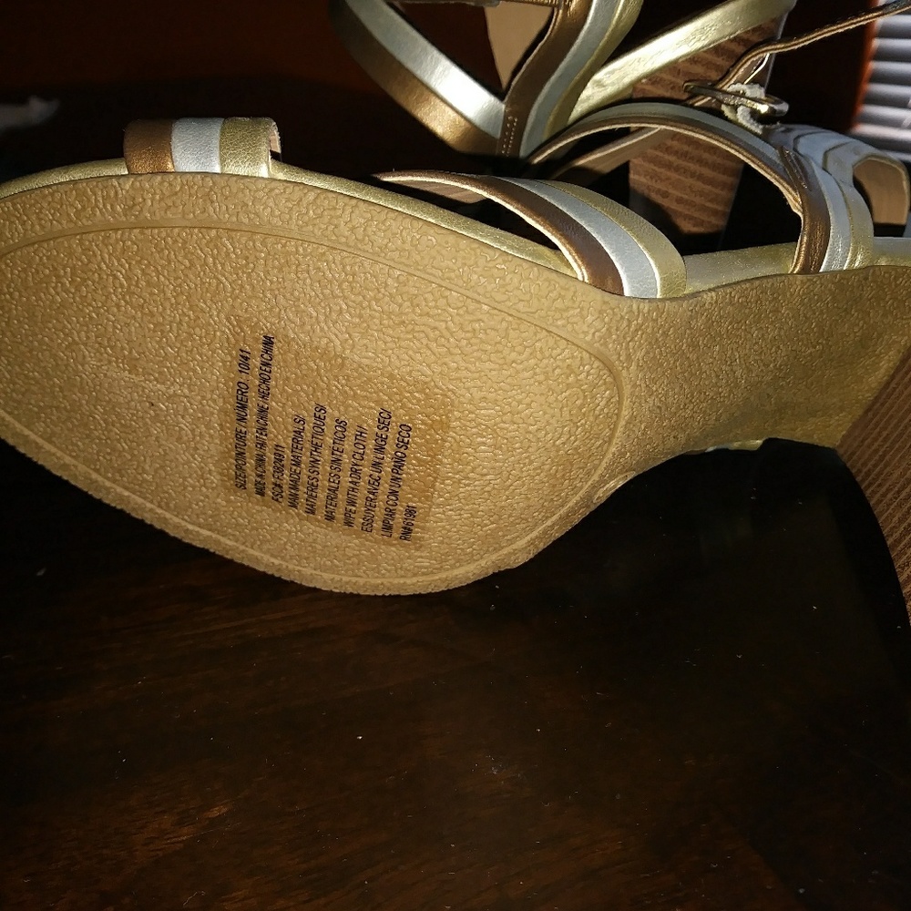 Shoes - Picture 3 of 3